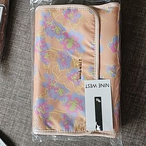 Nine West Hanging Travel Organizer